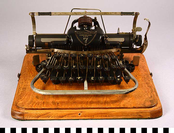 Thumbnail of Manual Typewriter (1993.18.0136A)