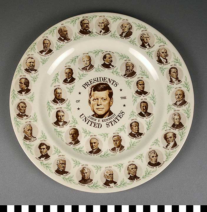 Thumbnail of Commemorative Plate (2017.06.0224A)