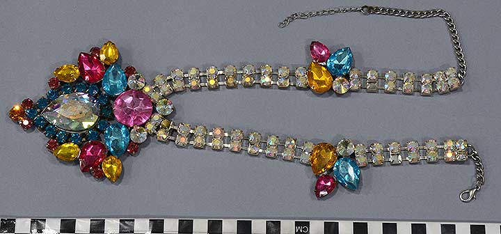 Thumbnail of Drag Costume: Necklace (2022.07.0003)