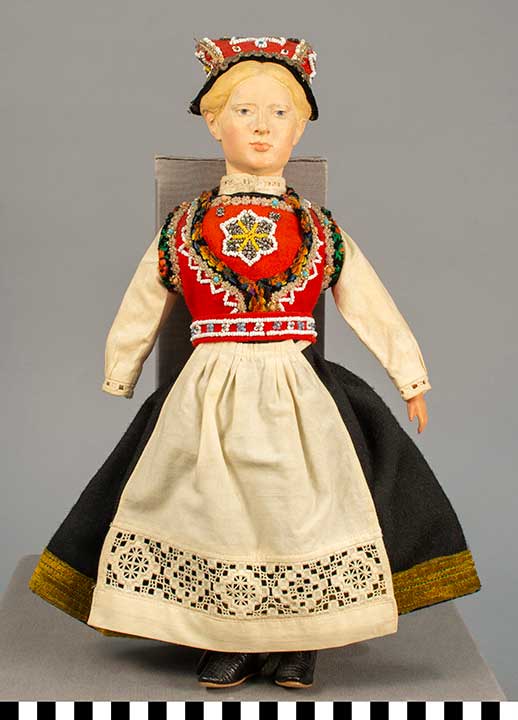 Thumbnail of Female Doll: Hardanger (Norway) (1913.07.0040A)