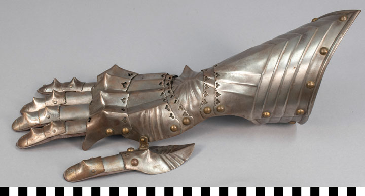 Thumbnail of Reproduction Gothic Armor: Gauntlet (1913.09.0002P)