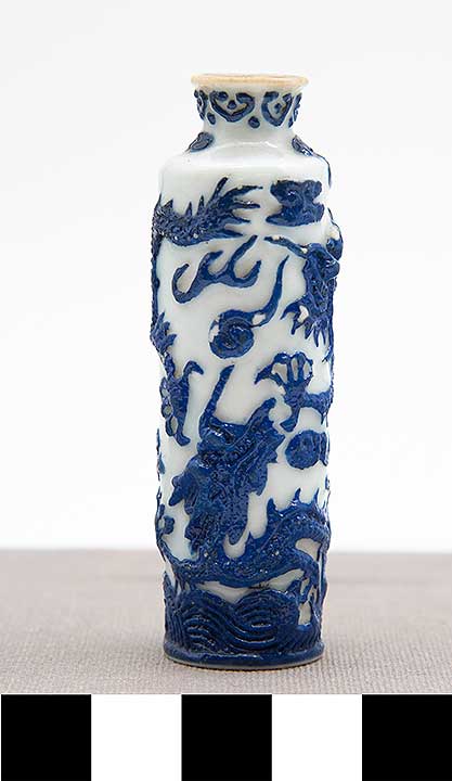 Thumbnail of Porcelain Snuff Container (1995.06.0006)