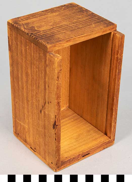 Thumbnail of Box (2020.06.0284B)