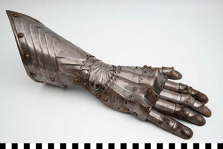 Thumbnail of Reproduction Gothic Armor: Gauntlet (1913.09.0002P)