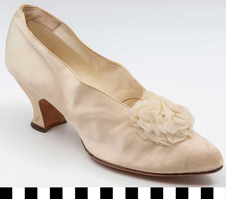 Thumbnail of Shoe, Right (1999.15.0004B)