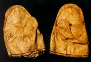 Thumbnail of Mitten (1998.19.2829A)
