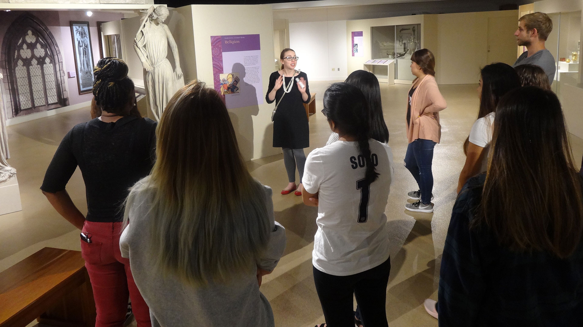 Museum guide gives tour to students in Europe gallery