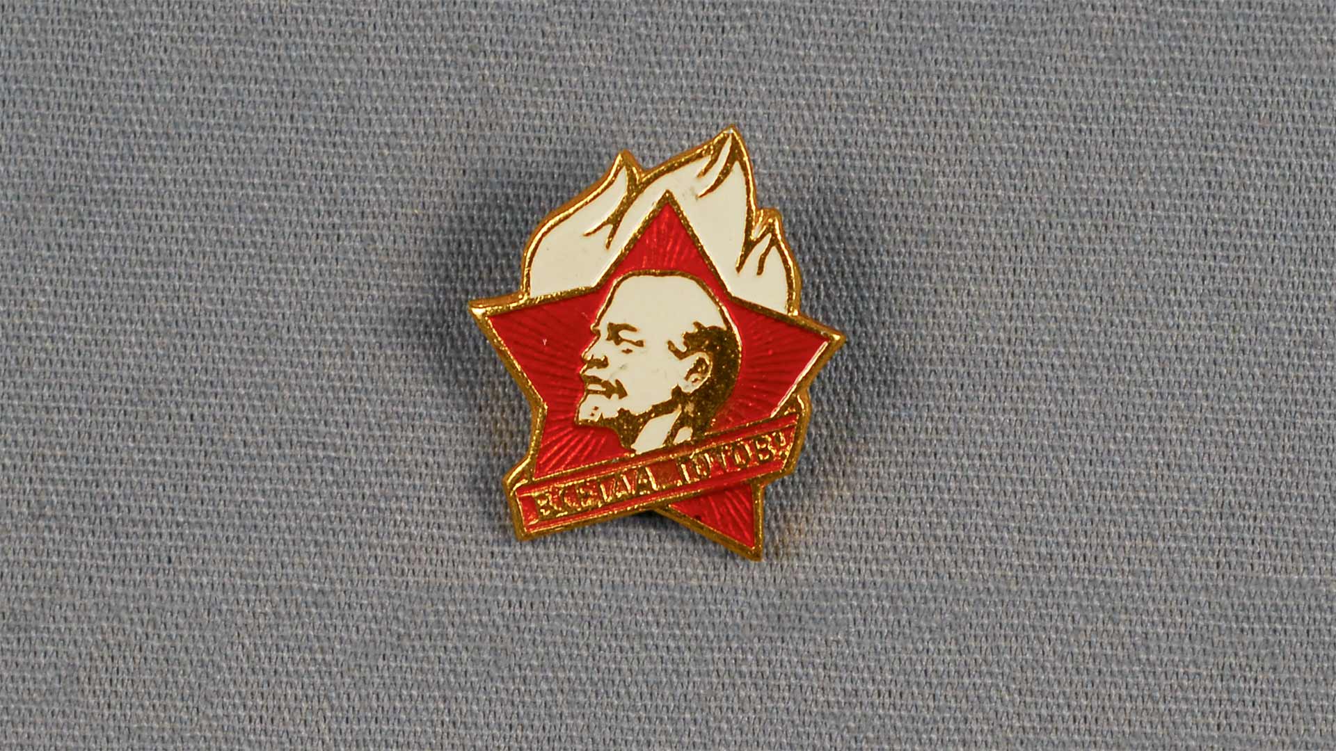 Soviet YOUNG PIONEER Badge Communist Youth 1950s Brass & Enamels pin MMD Mint A+