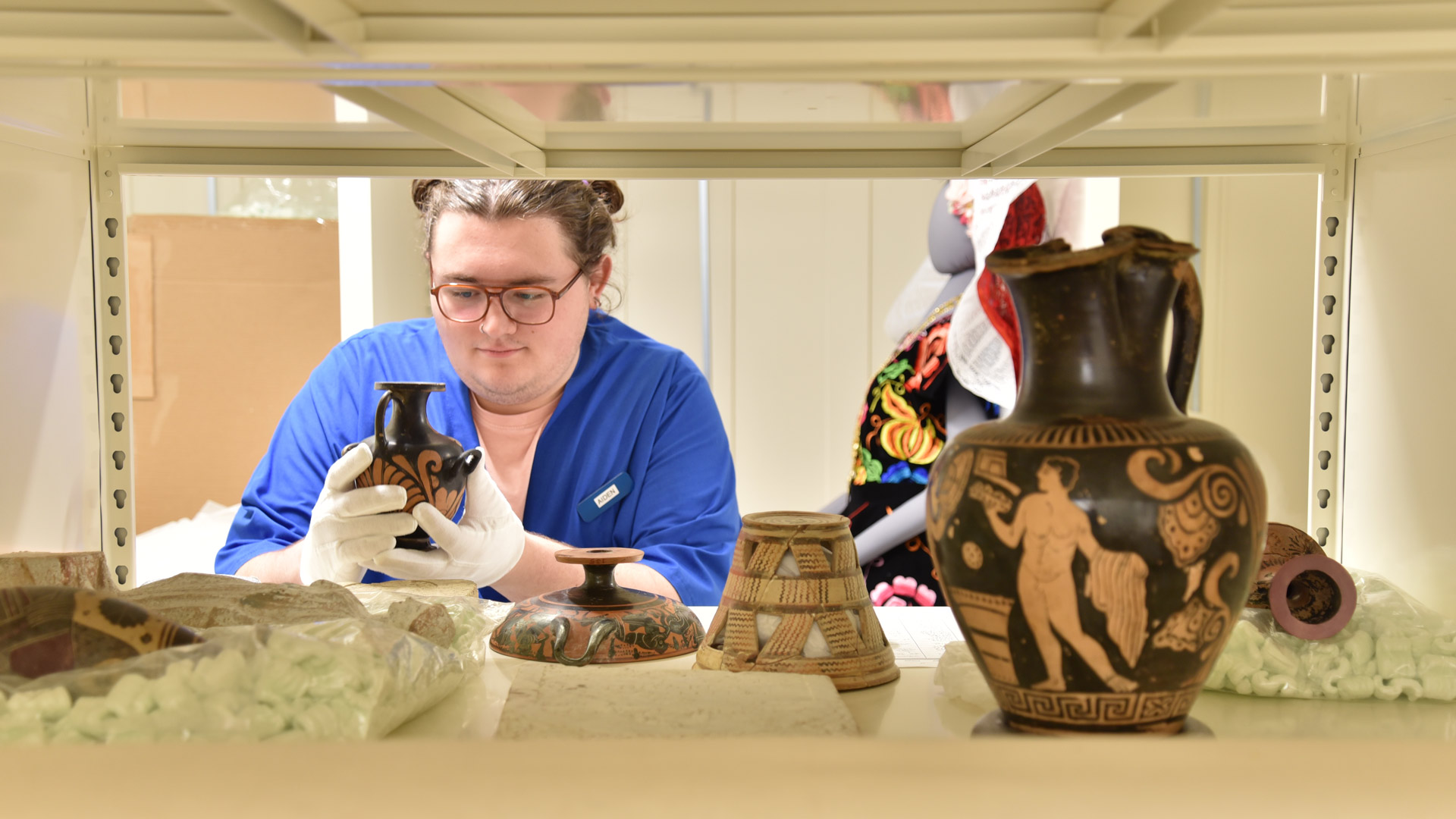 An Artifact's Point of View: Getting Ready for Class overview image