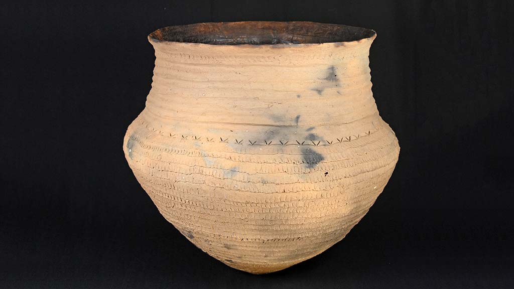 earthenware vessel