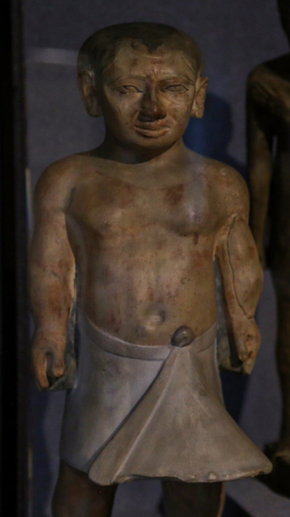statue of the dwarf Khnumnotep, depicitng a short man