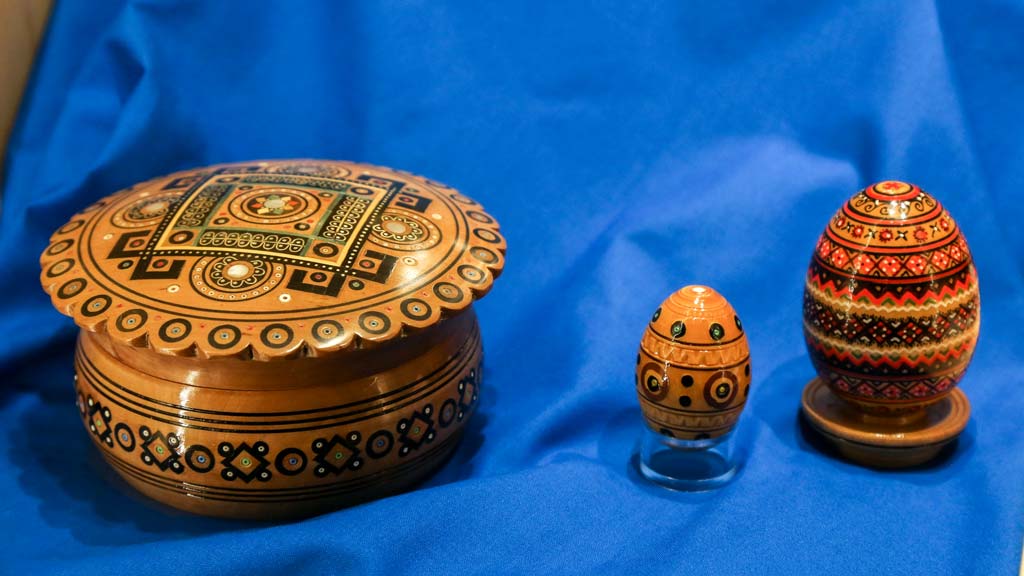 Hutsul round container with Hutsul decorated Easter eggs